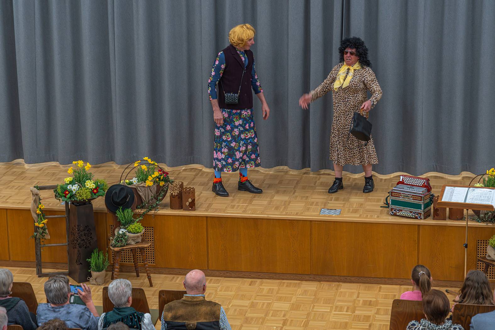 Krapfenbacken mit Hindernissen. Franz Ha&szlig;lacher und Alt-Obmann Heribert Winkler.