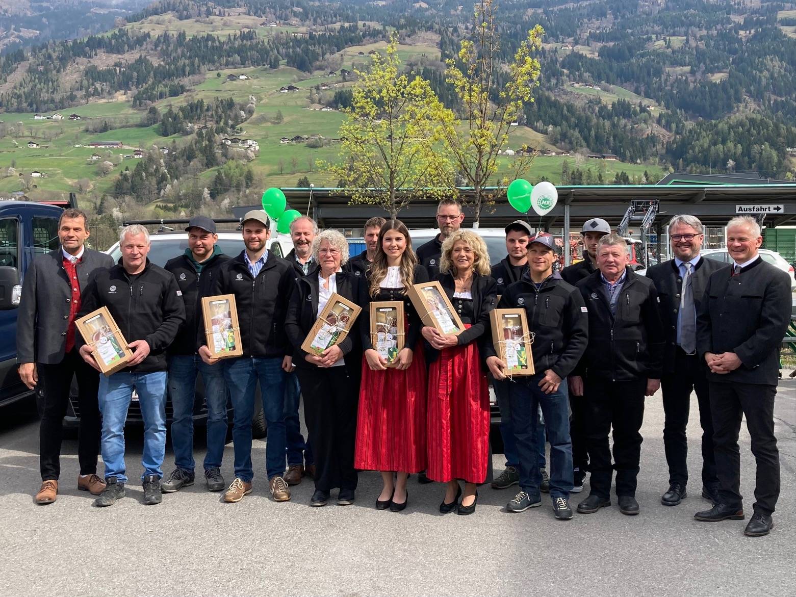 Im Zuge der Generalversammlung wurden langj&auml;hrige MitarbeiterInnen geehrt. Foto: Stangl
