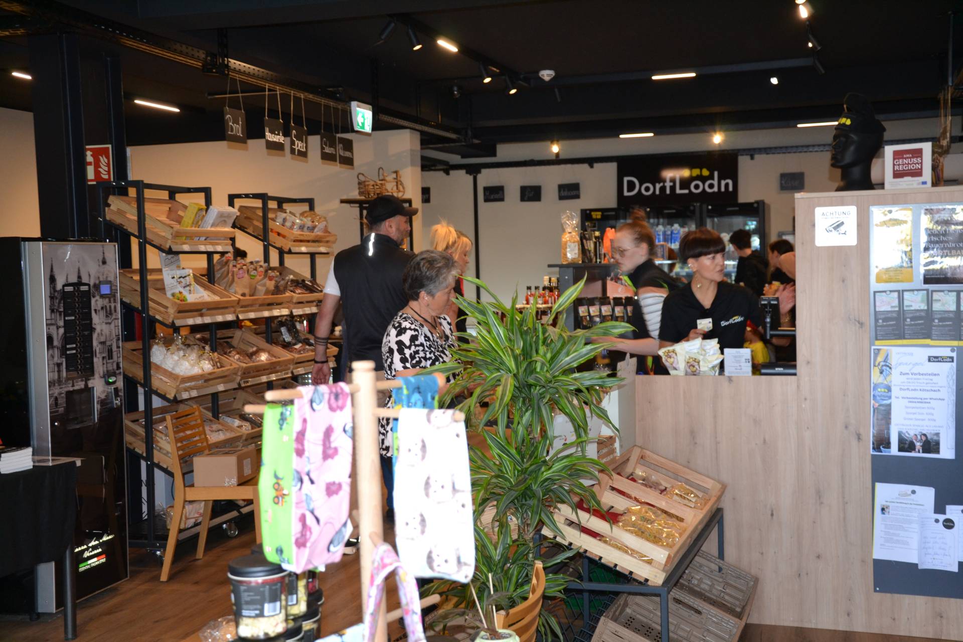 Nicht nur Gailer pr&auml;sentierte sein Unternehmen, sondern auch andere Firmen aus der Region mit ihren vielf&auml;ltigen Angeboten. Vertreten waren u.a. Naturkosmetik, Trachtenschmuck, ein Hausmeisterservice sowie die &uuml;brigen Unternehmer des IPK.