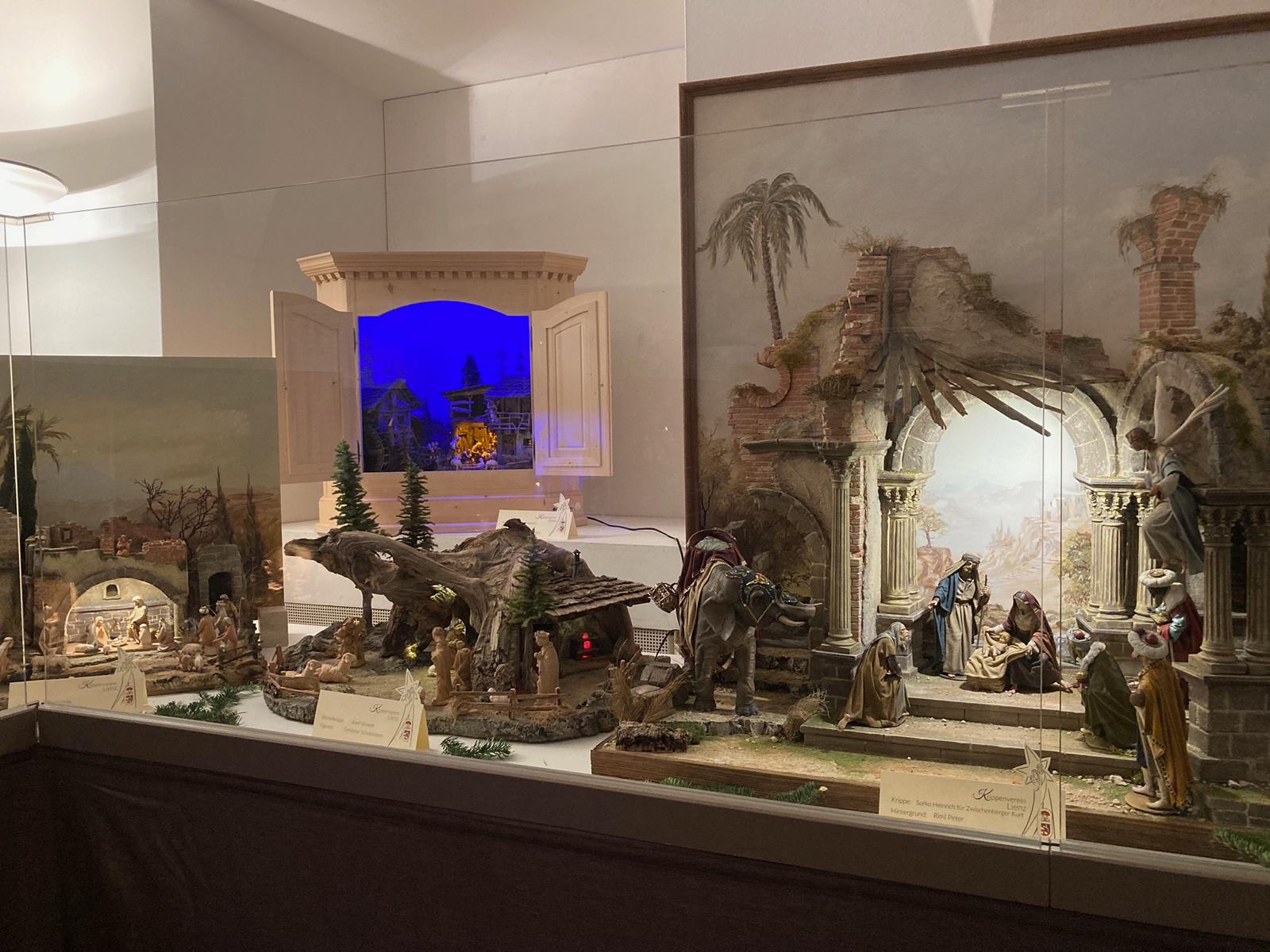 Die Vielfalt reicht von kleinen Wurzelkrippen bis zu gro&szlig;en orientalischen Krippen... Foto: Stangl