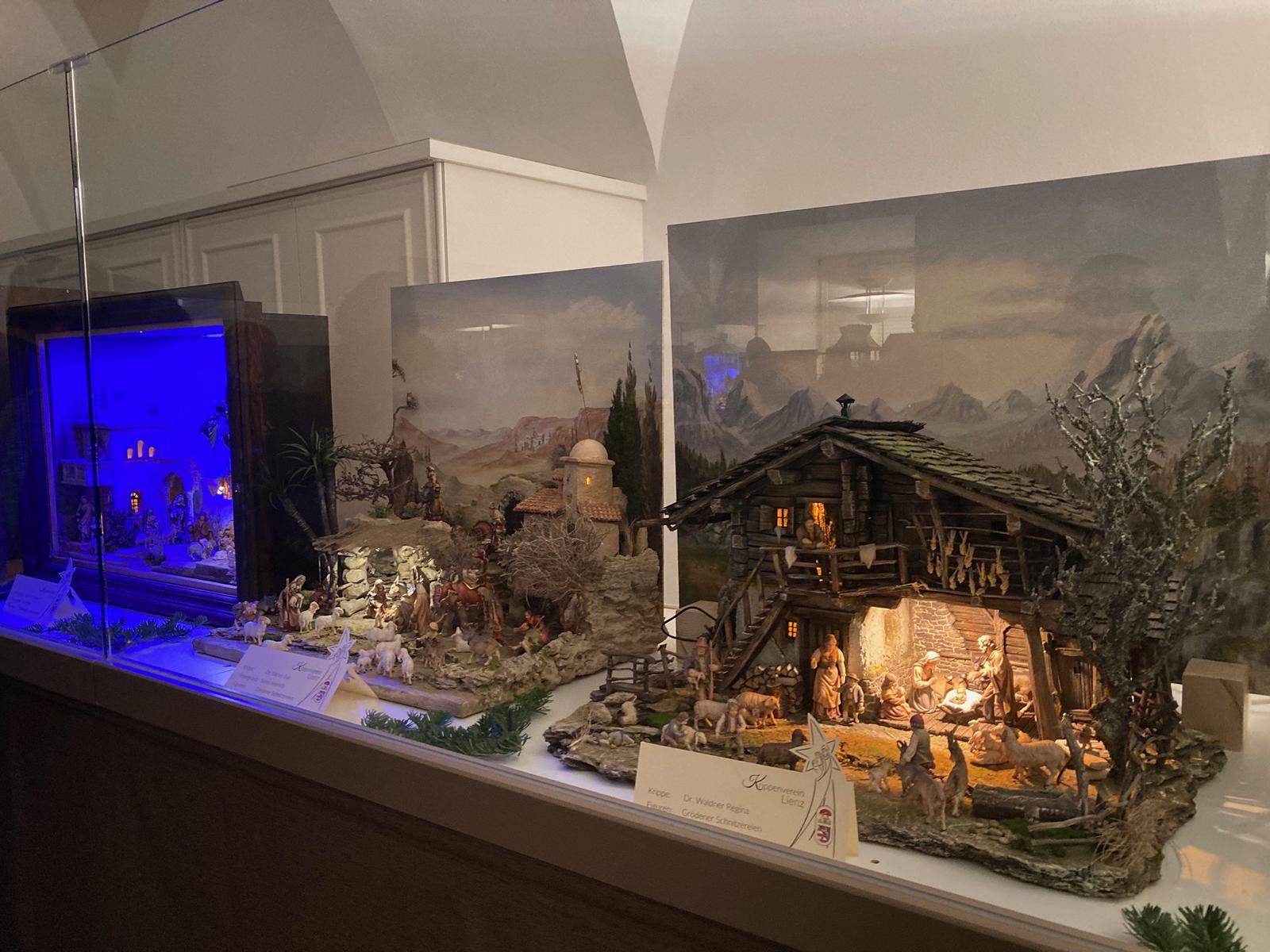 Von traditionellen Tiroler Krippen bis modernen Bilderkrippen. Foto: Stangl