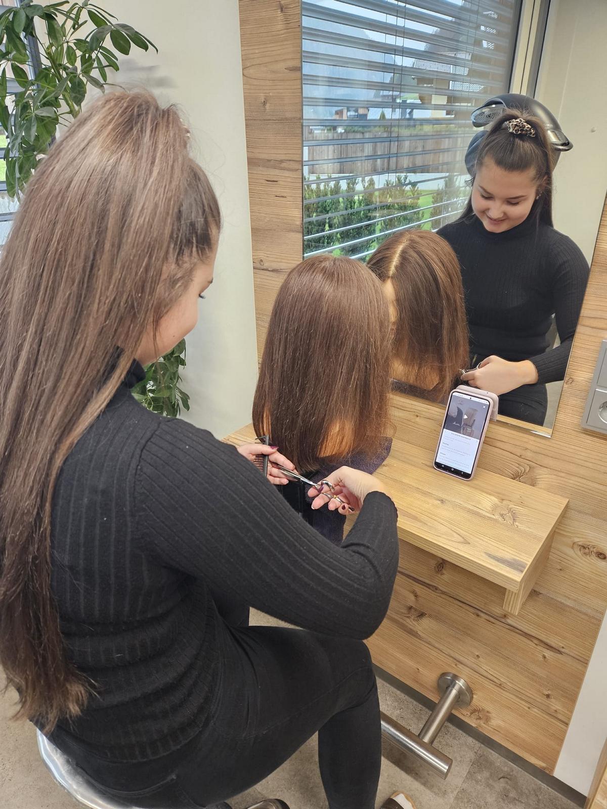 Lehrling bei FRISEUR KREHAARTIV: Simone Tegischer