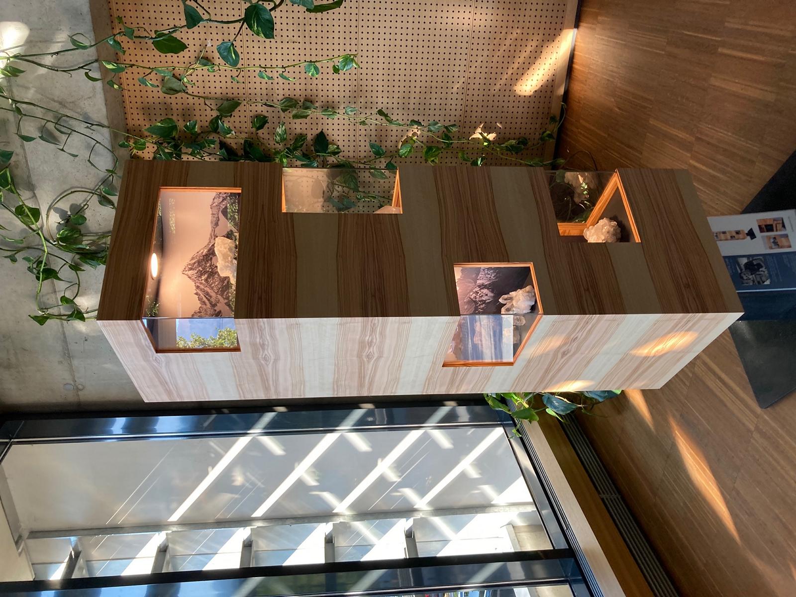 Die Ausstellungsvitrine von Christoph Oberlohr, der heuer einen zweiten Platz beim Bundeslehrlingsbewerb geholt hat. Foto: Stangl