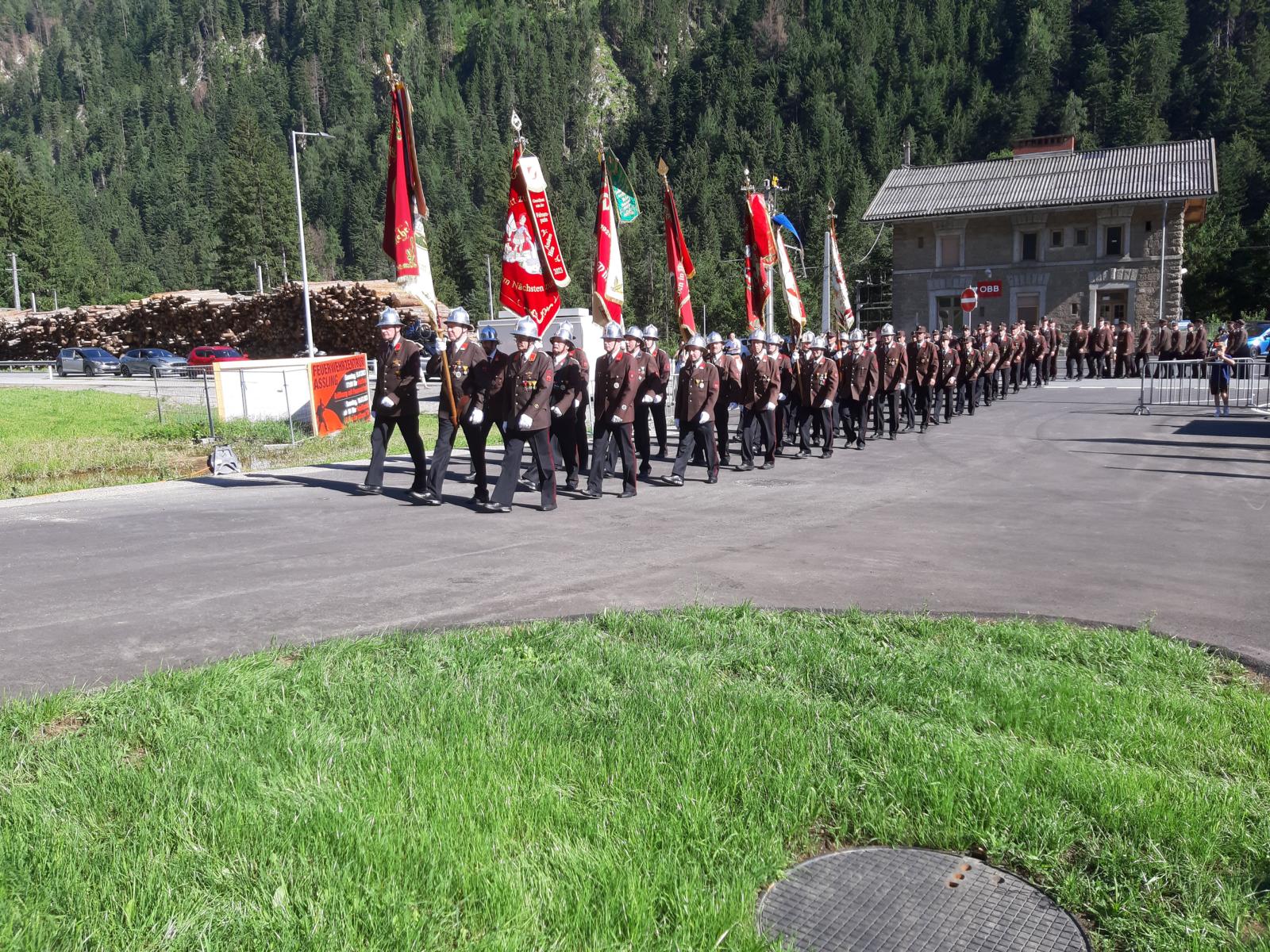 Aufmarsch zum Festakt. Foto: Abart