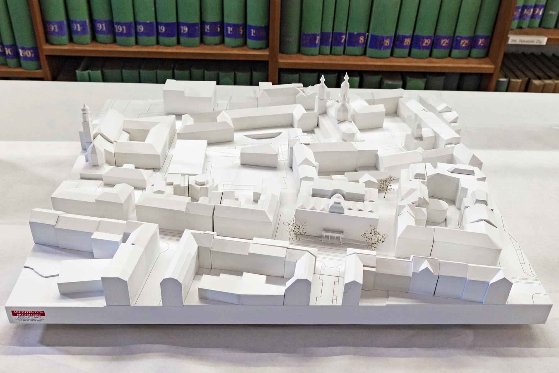 Das Modell zeigt den Neubau des Ferdinandeums samt Umgebung. Fotos: Land Tirol/Die Fotografen