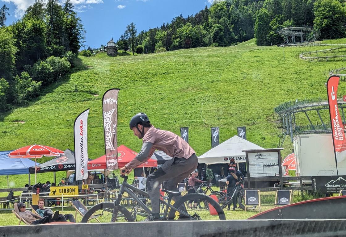 Von Freitag bis Montag schlagen die Trail-Biker ihre Zelte am Hochstein bzw. bei der Dolomitenhalle in Lienz auf. Foto: Knorr