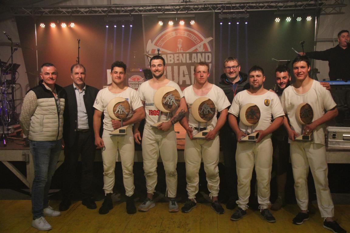 von links: Sektionsleiter Franz Holzer, B&uuml;rgermeister Raimund Steiner, Kilian Wallner (3.) ,Philip Holzer ( 1.), Lukas Mattersberger (2.), Landesobmann Walter Geisler, Gerald Gr&ouml;ssig (4.), Sektionsleiter Ski Jakob Rainer, Daniel Pail (5.) Foto: Union Matr