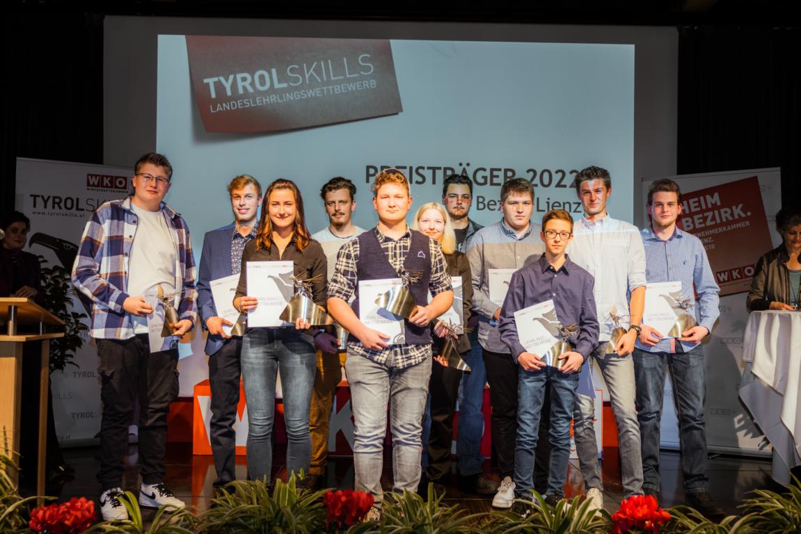 Die Zweitplatzierten bei der Feier im Festsaal des Lienzer Gymnasiums. Foto: WK Lienz/Elias Bachmann