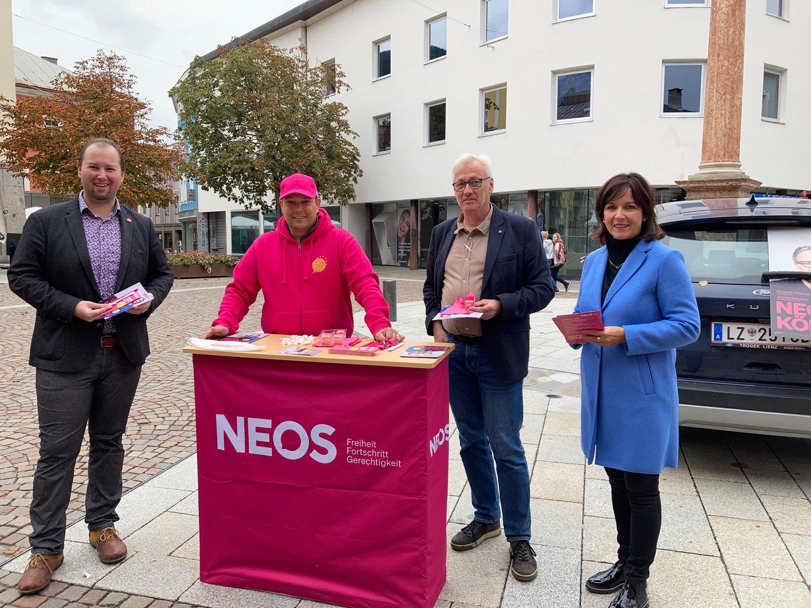 Alle wahlk&auml;mpfenden Gruppen haben ihre "Fixpl&auml;tze" in der Lienzer Innenstadt. Fotos: Stangl