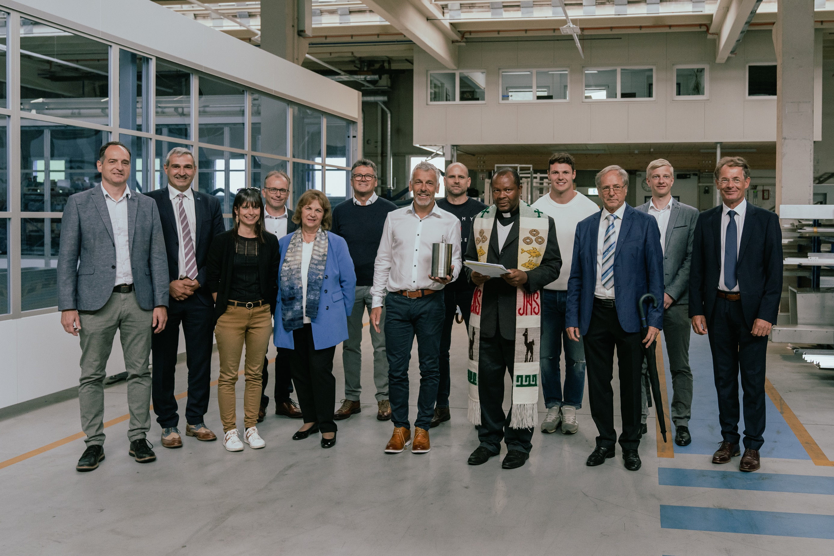 Teil des Managements, Inhaberfamilie Schmidhammer/Stolzlechner, mit Pfarrer, Foto: Euroclima