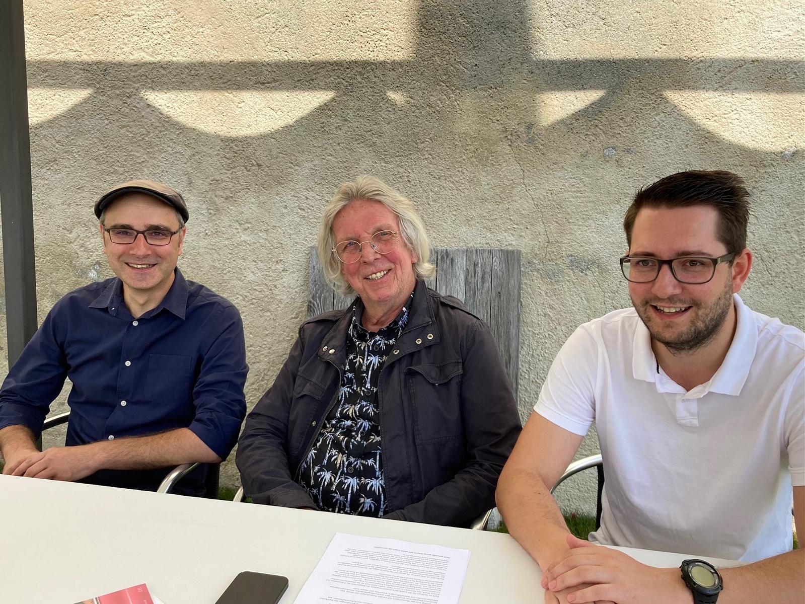 Museumsleiter Stefan Weis, Gerhard Haderer, Christopher Handl (Obmann Kulturausschuss) bei der Pressekonferenz. Foto: Stangl