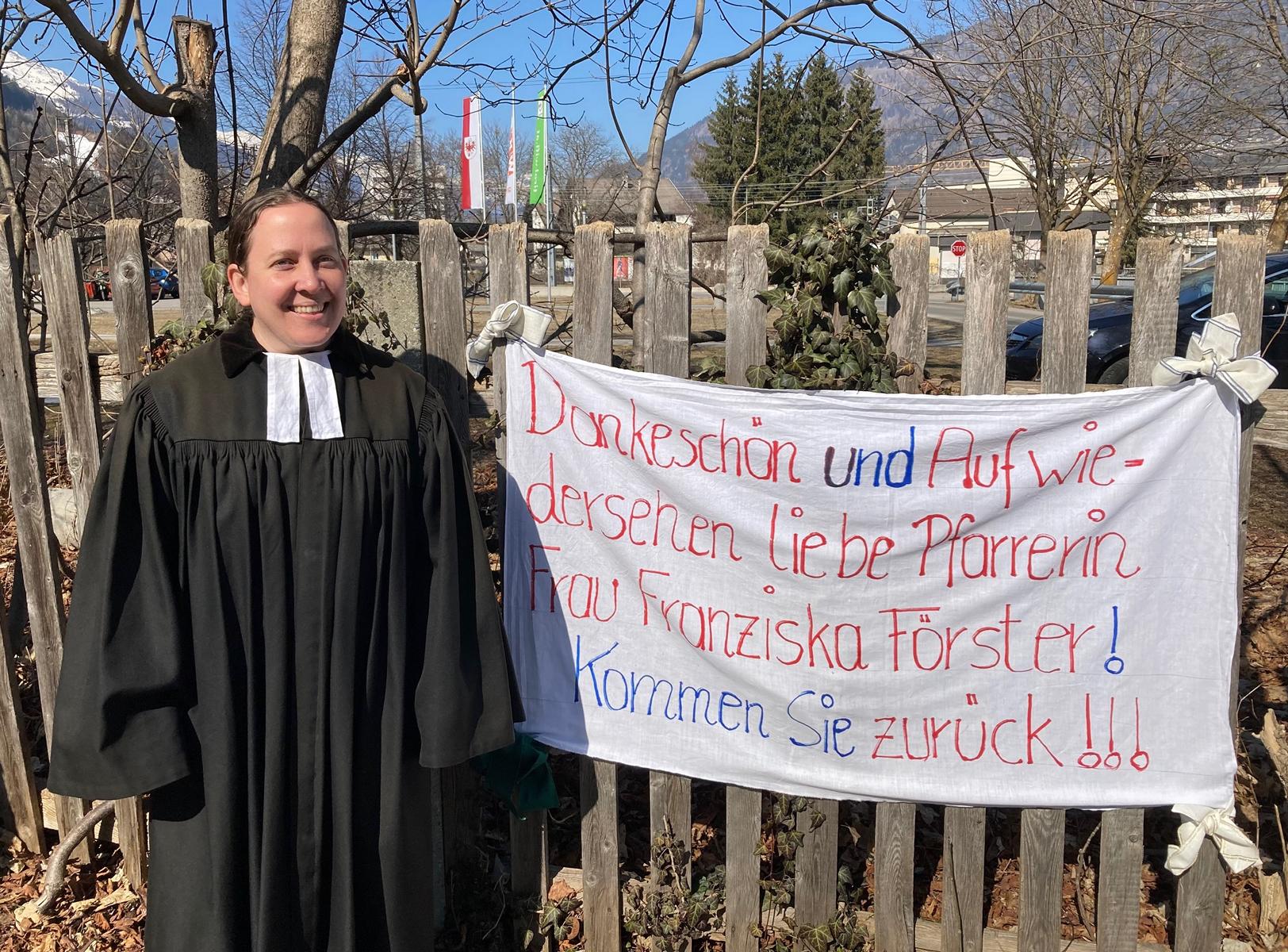 Viele bedauern den Abschied von Pfarrerin Franziska F&ouml;rster. Foto: Stangl