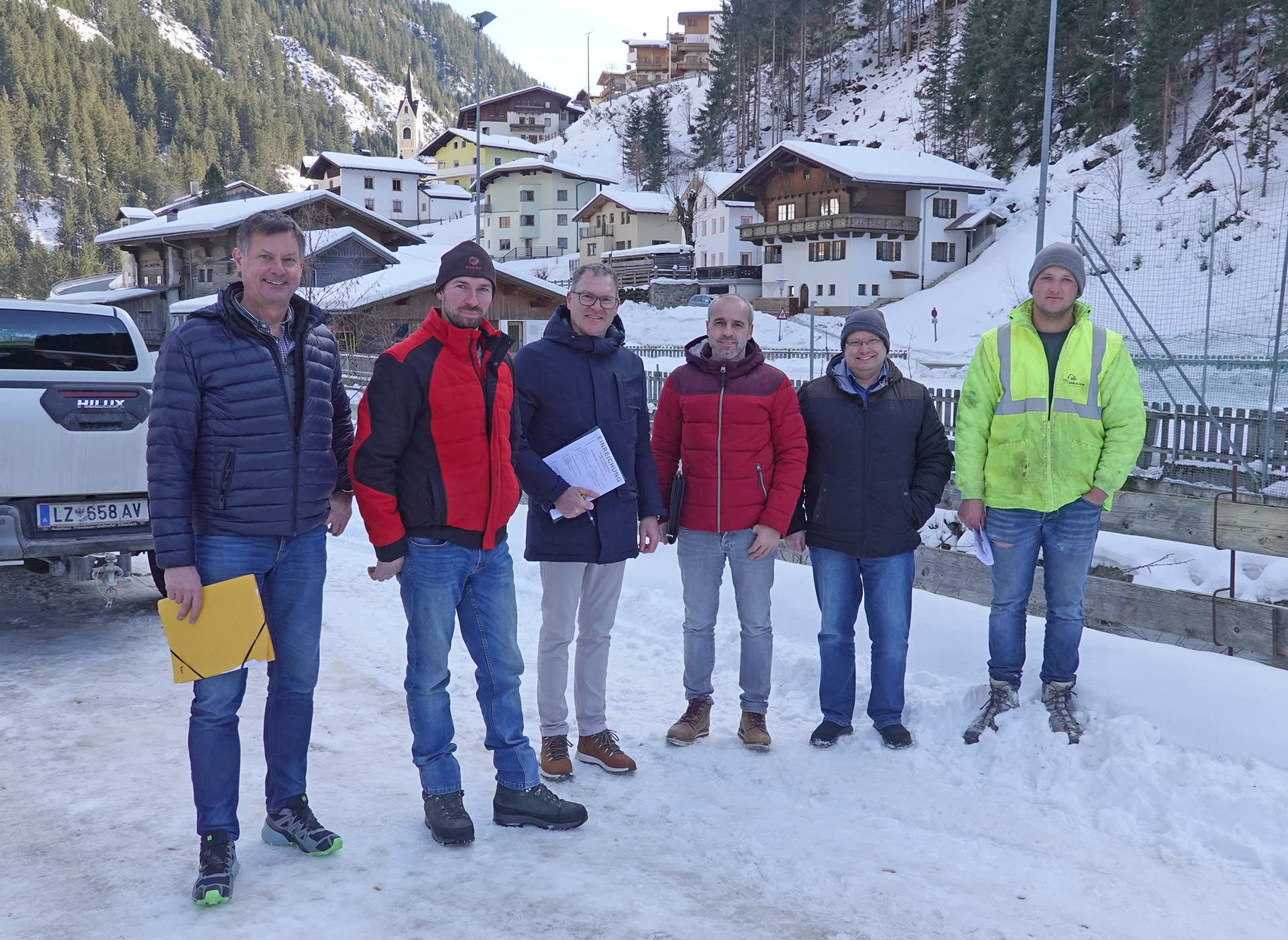 von li. nach re.: Ralf Vergeiner (Geotechnik), Leonhard Mair (GF Schlachthof), Armin Bachlechner (Bachlechner Bau), Andreas Schett (GF Schlachthof), Wolfgang Mayr (Architektur/Baukoordinator), Stefan Gruber (Greiffenhagen Bohr- und Sprengtechnik) Foto: Ch