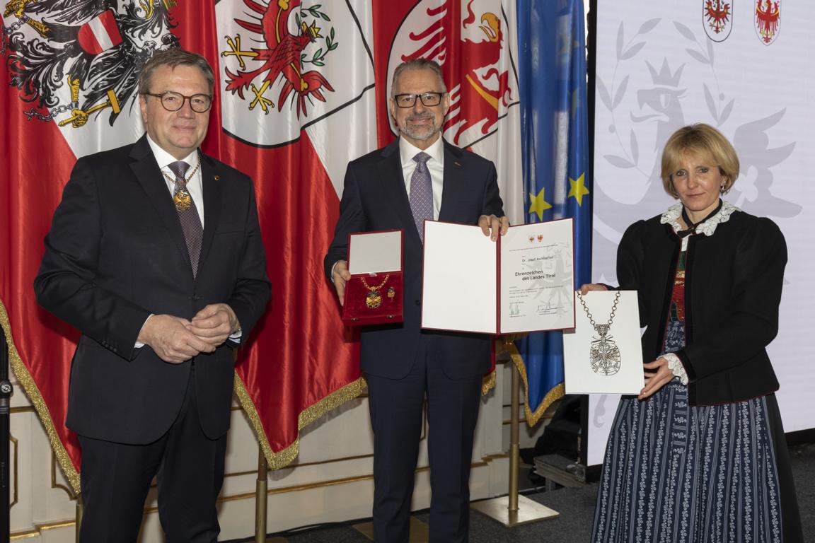 Ehrung Josef Aschbacher, Foto: Land Tirol/Die Fotografen