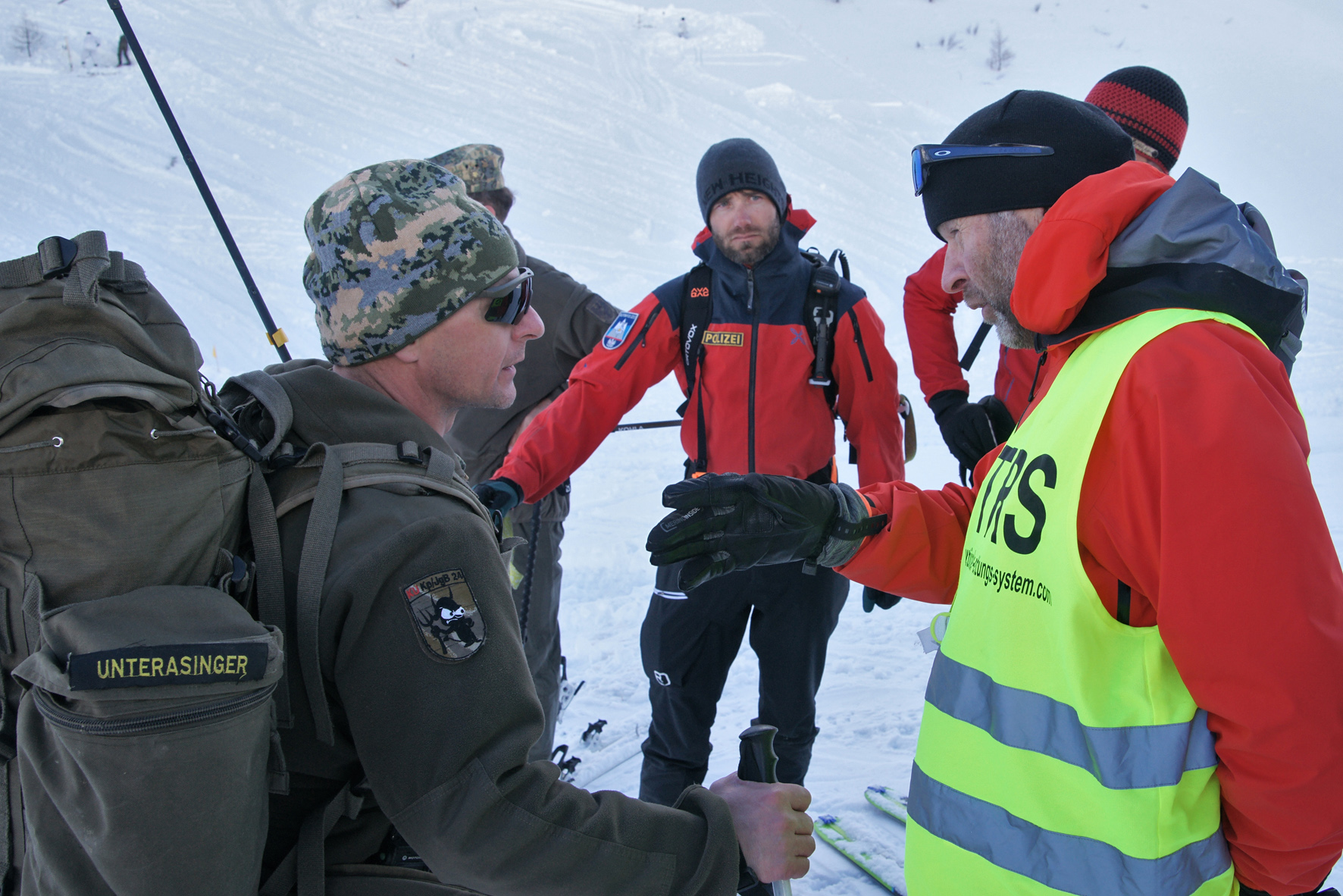 Erste Einsatzleiterabsprachen. Alfred Unterasinger (li.) mit Peter Ladst&auml;tter. Foto: JGB24 Kurnik