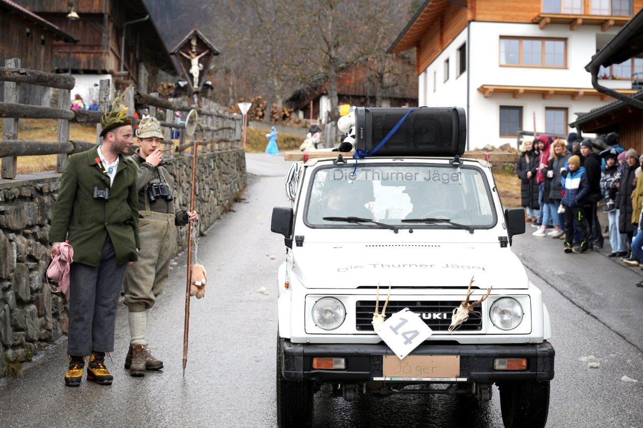 Sonnseitner Faschingsumzug Fotos: Maria Unterassiner - Bernhard Kurzthaler