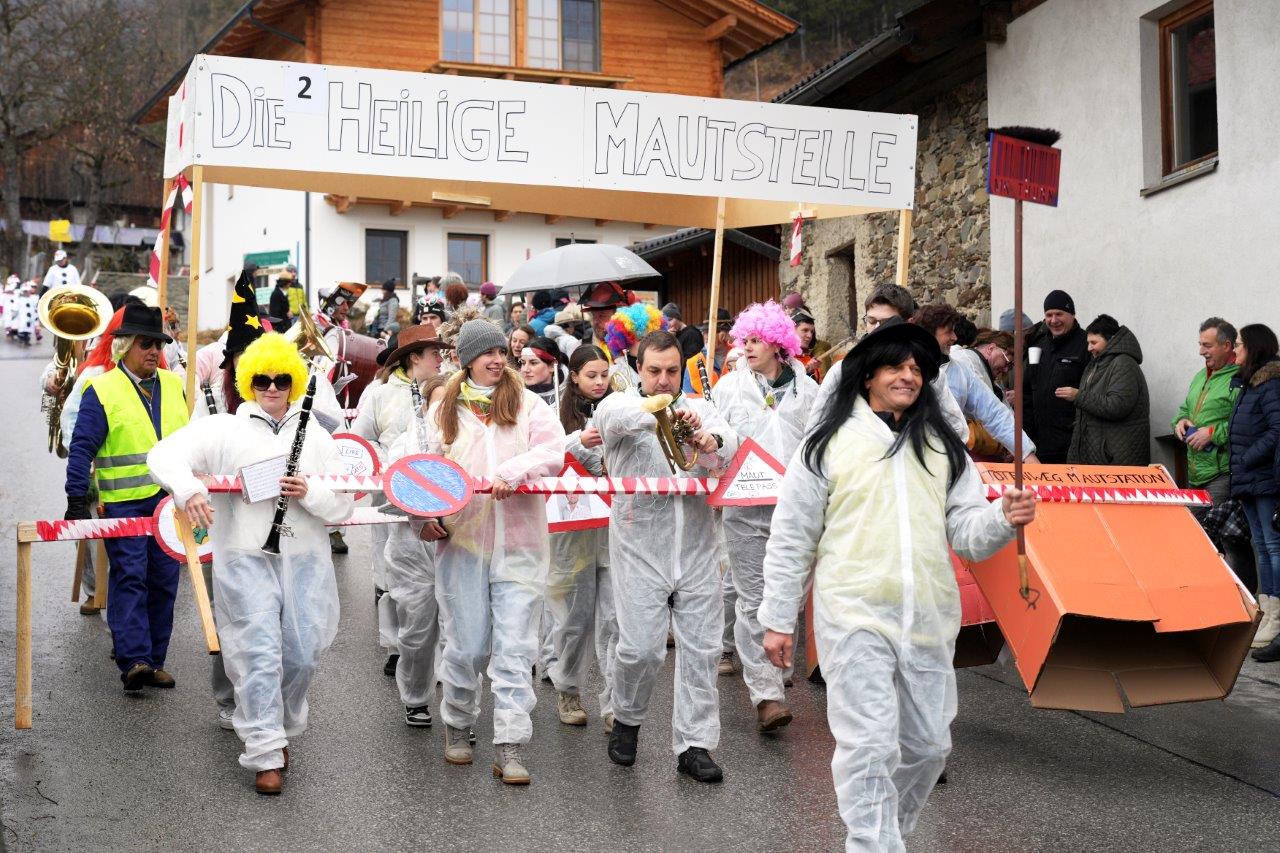 Sonnseitner Faschingsumzug Fotos: Maria Unterassiner - Bernhard Kurzthaler