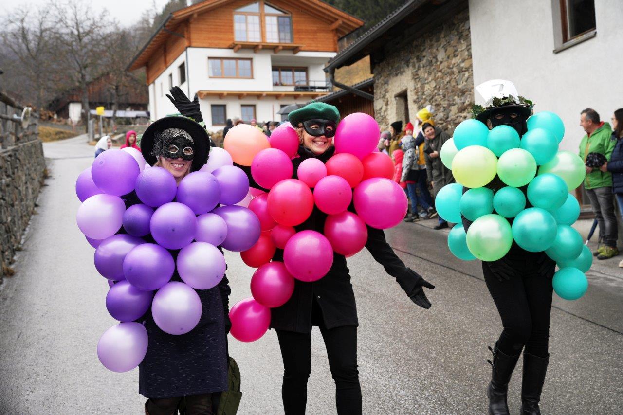 Sonnseitner Faschingsumzug Fotos: Maria Unterassiner - Bernhard Kurzthaler