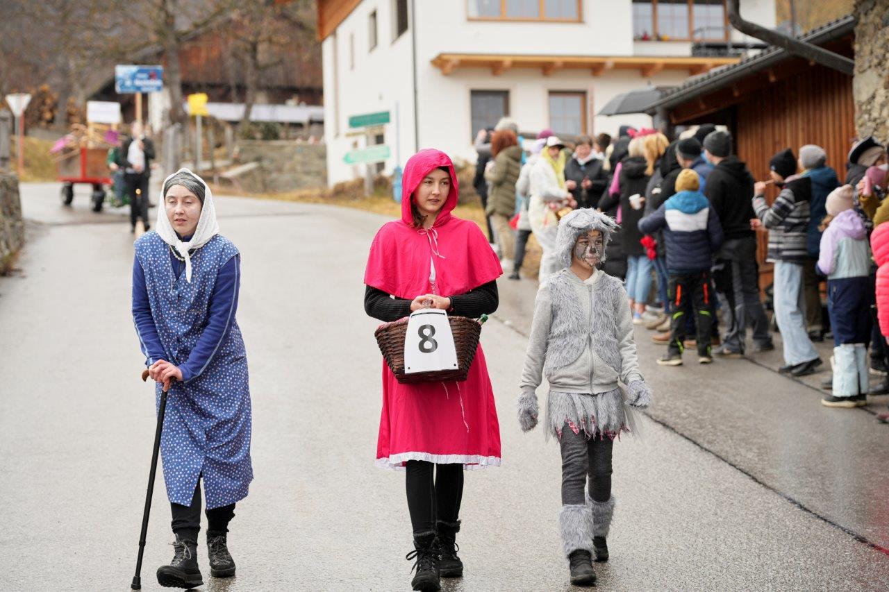 Sonnseitner Faschingsumzug Fotos: Maria Unterassiner - Bernhard Kurzthaler