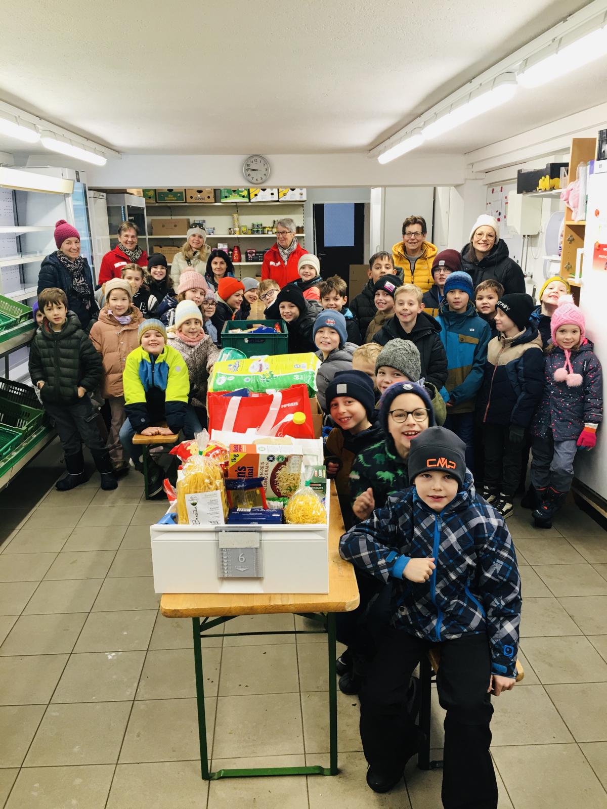 VS Grafendorf - Lebensmittel-Spenden der Schulen an die Tafel Lienz -Foto: &Ouml;RK