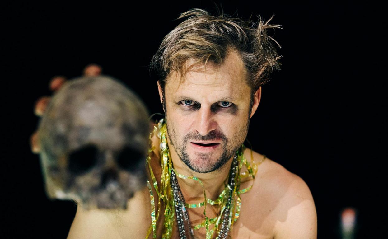 Philipp Hochmair,  Foto Stephan Br&uuml;ckler