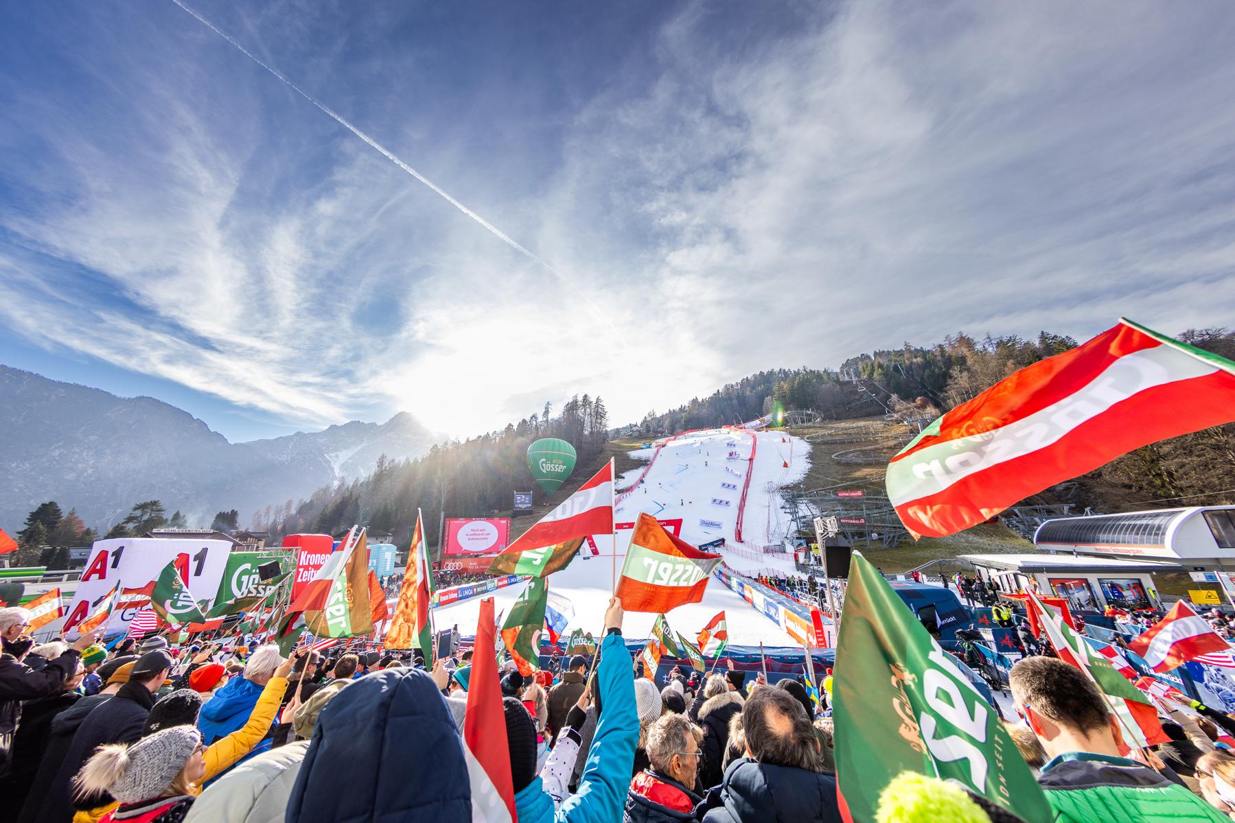 Eisige Piste, Traumwetter und beste Stimmung. Foto: Expa Pictures