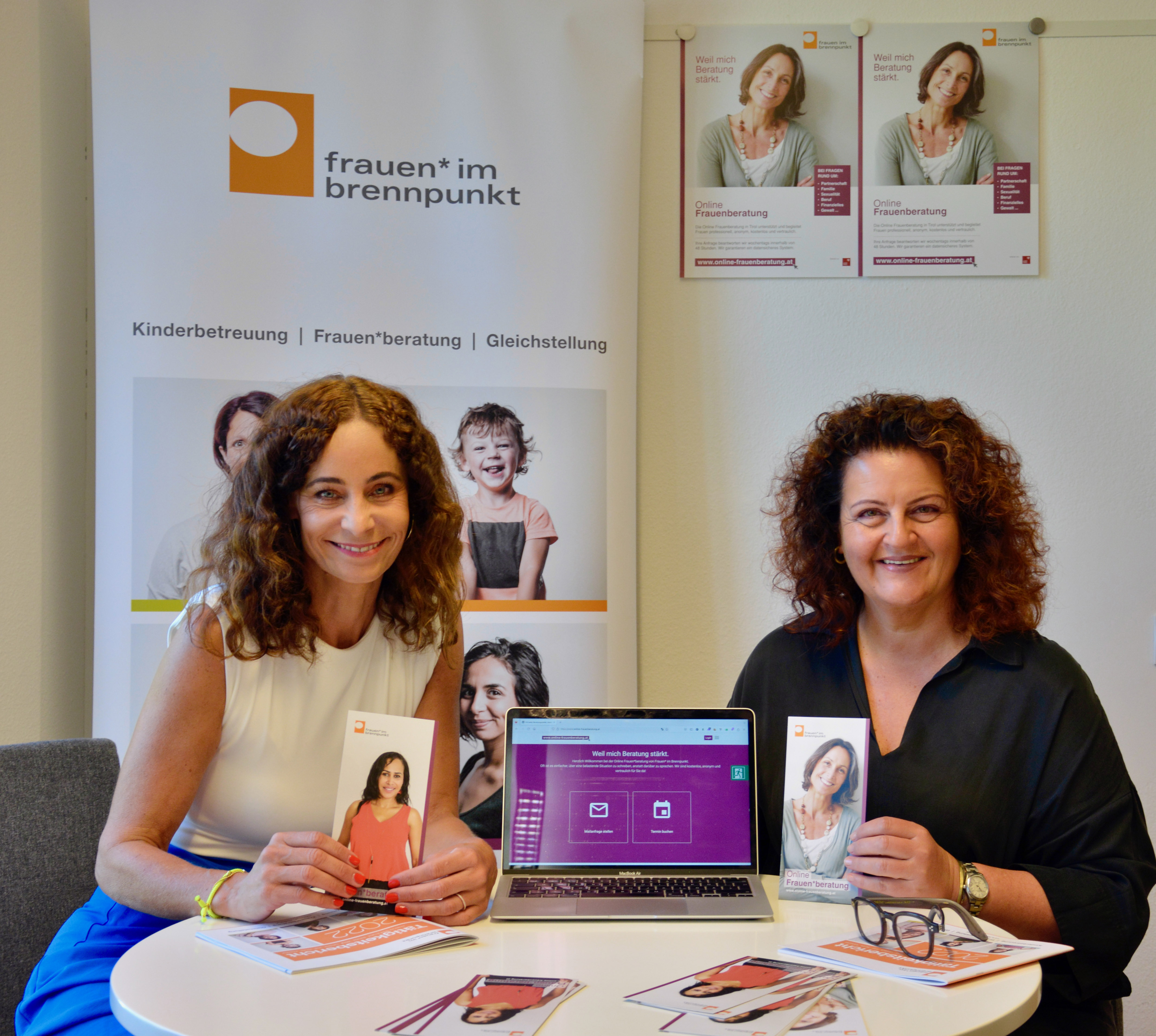 LRin Eva Pawlata (l) und GFin Claudia Birnbaum (r.). &copy; Frauen* im Brennpunkt