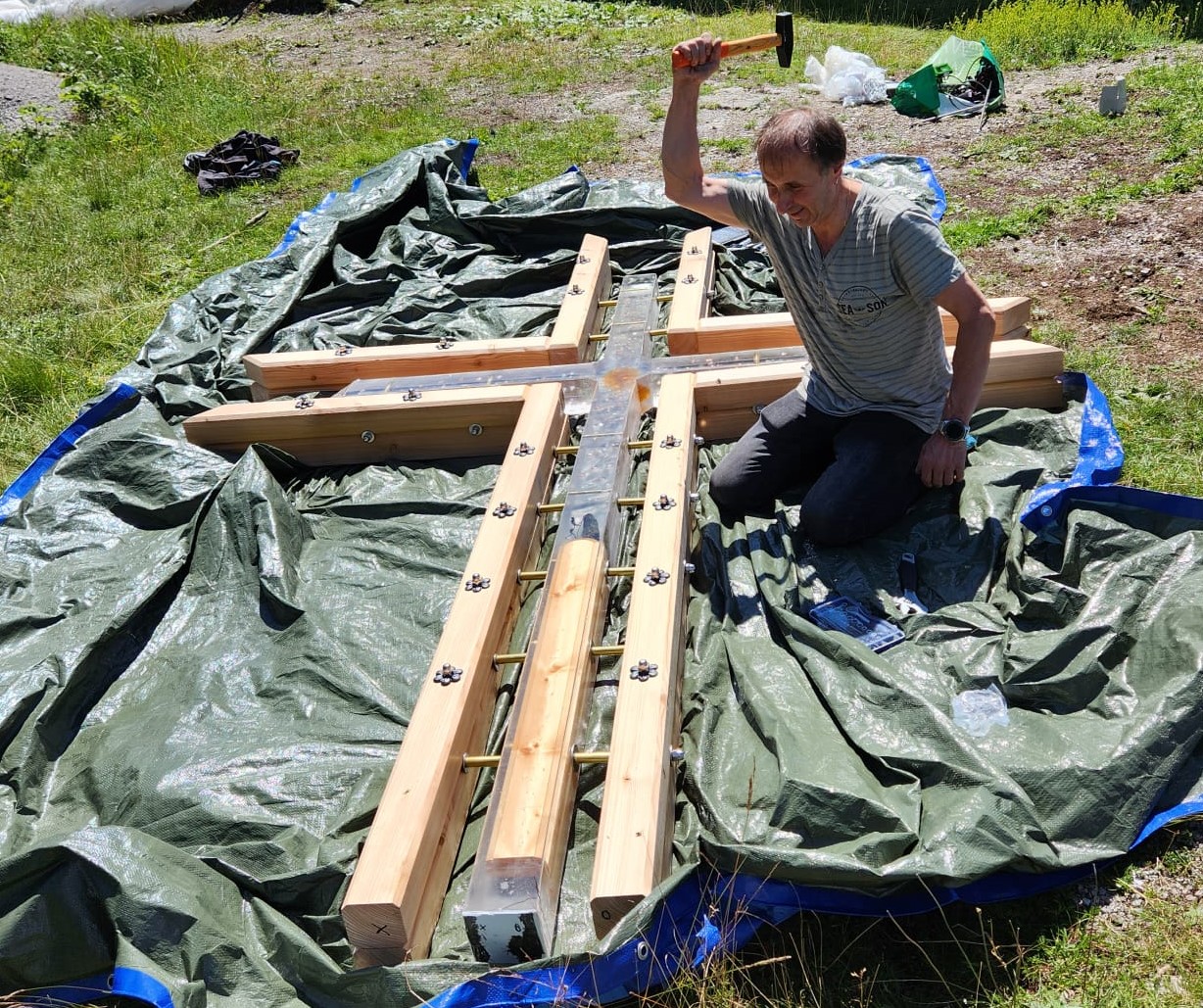 Gipfelkreuz f&uuml;r Rauchkofel Hubert