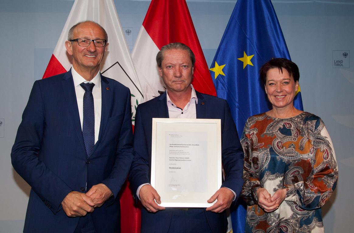 Peter Zanier mit LH Mattle (li.) und LTPin Sonja Ledl-Rossmann. Foto: Land Tirol/frischauf bild