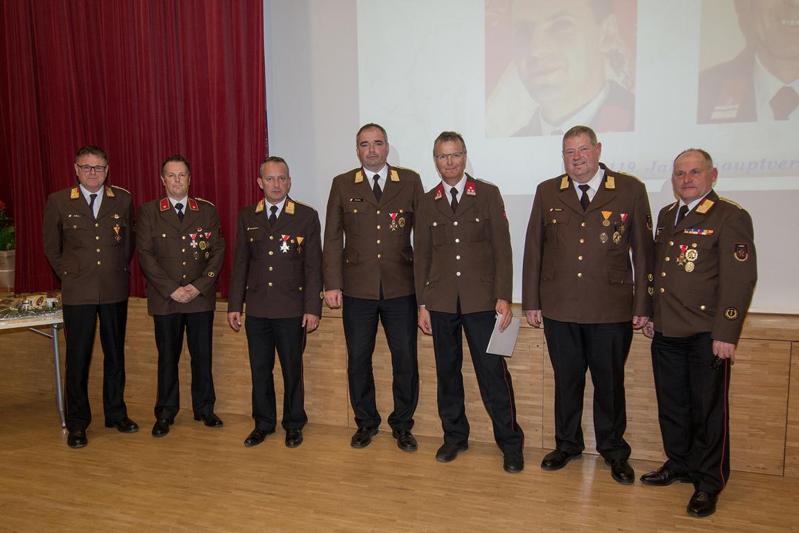 Mit der Medaille des Landes Nieder&ouml;sterreich f&uuml;r Katastropheneins&auml;tze (Brandkatastrophe in Hirschwang/Oktober 2021) wurde Flughelfer Johann Unterlercher ausgezeichnet. Er war dort mehrere Tage mit einer Tiroler Abordnung aus Tirol als Flughelfer im Einsat