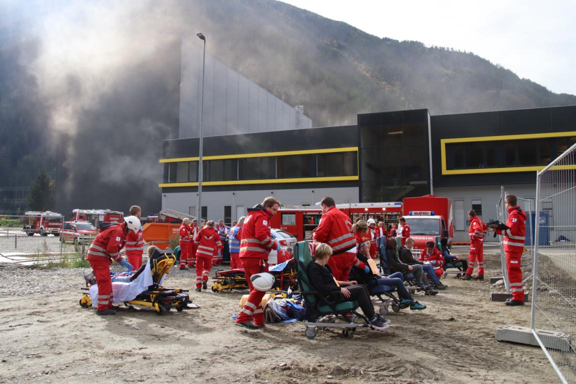 Viele Freiwillige stellten sich f&uuml;r die &Uuml;bung als Patienten zur Verf&uuml;gung, Foto: RK Osttirol