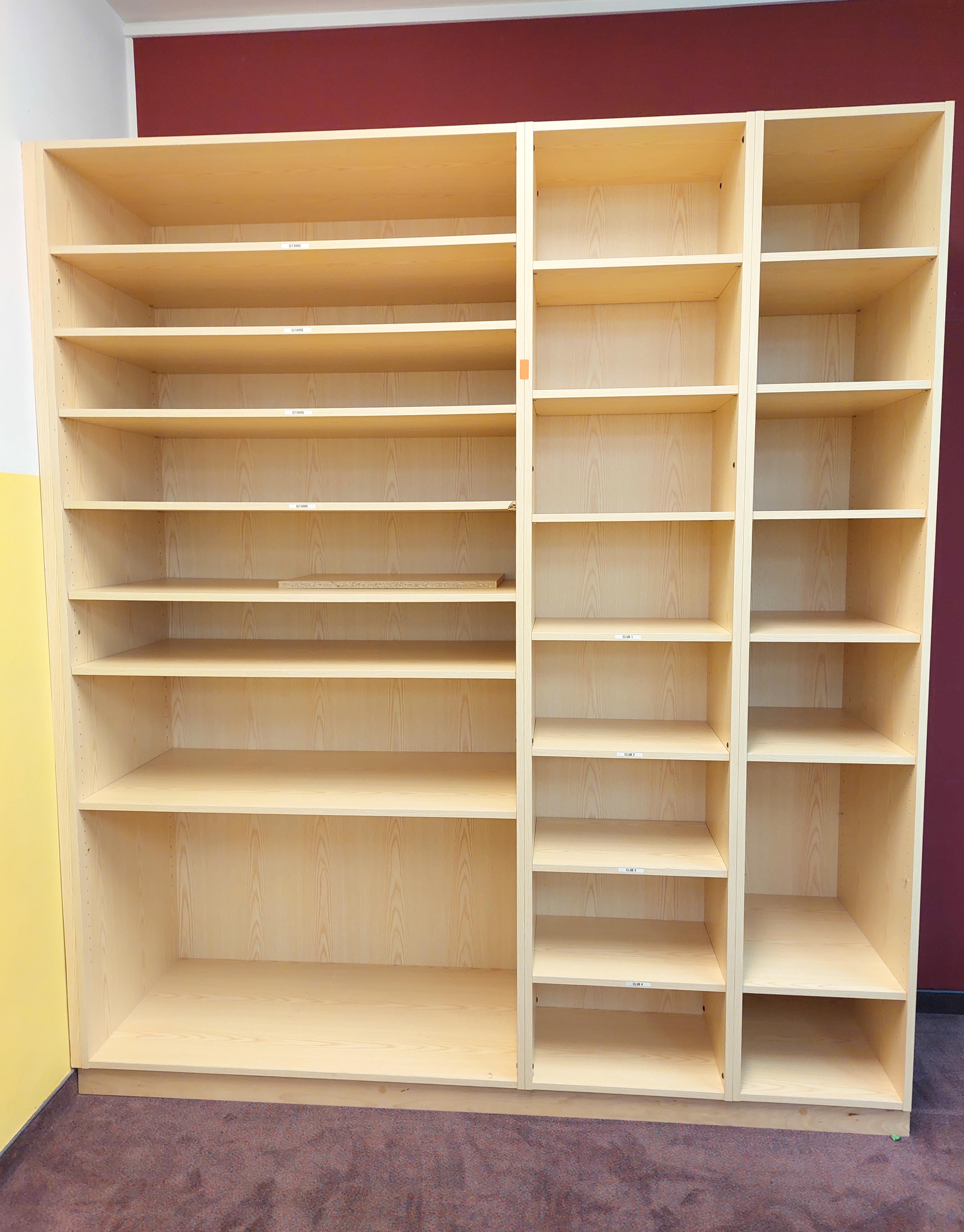 ...wie auch Ablageschr&auml;nke und K&auml;sten