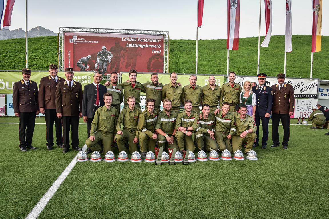 Bewerbsgruppen Leisach 1 und Leisach 2 mit Ehreng&auml;sten und Funktion&auml;ren, Foto: Martin H&ouml;rl