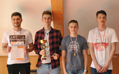 Die siegreichen Teilnehmer der HAK Lienz in der Kategorie Oberstufe