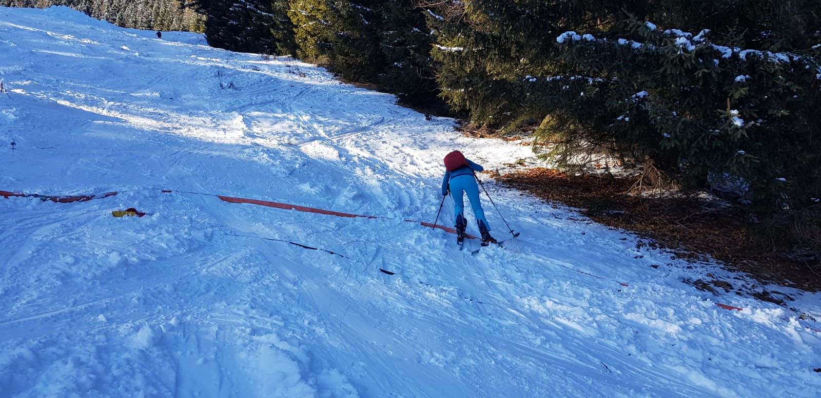 Scharfkantige Skier besch&auml;digen angeblich immer wieder Beschneiungsschl&auml;uche, Foto: LBB