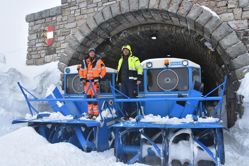 Ob, wie bisher berichtet, die Schneer&auml;umung der Hochalpenstra&szlig;e ausbleibt und die Sonnen die Arbeit erledigt, ist deshalb noch nicht gesagt. Auch wenn die Hochalpenstra&szlig;e Anfang Juni ge&ouml;ffnet wird, wird es sich ohne Schneer&auml;umung heuer nicht ausgehen, so