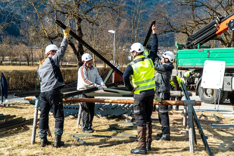 In Simmerlach wurden die Masten vormontiert.