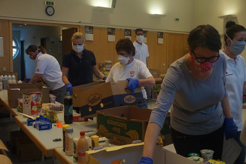 In Spittal werden die Pakete vorbereitet.