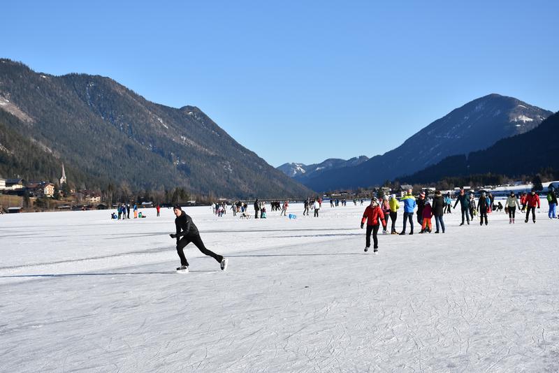 Seit 1. J&auml;nner ist der Westteil des Wei&szlig;ensees f&uuml;r Eisl&auml;ufer ge&ouml;ffnet.