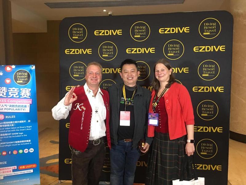 Tauchprofi Ernest Turnschek, DIWA China-Chef Tsan Chang und Karoline Turnschek machen das Eistauchen auch in China popul&auml;r.
