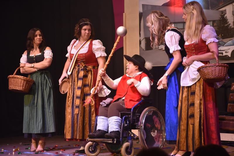 Jenny Oberlojer f&uuml;hlt sich sichtlich wohl in ihrer Damenrunde.