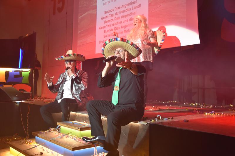 Walter Widemair und Kanzler Peter Lanz singen ein Medley.