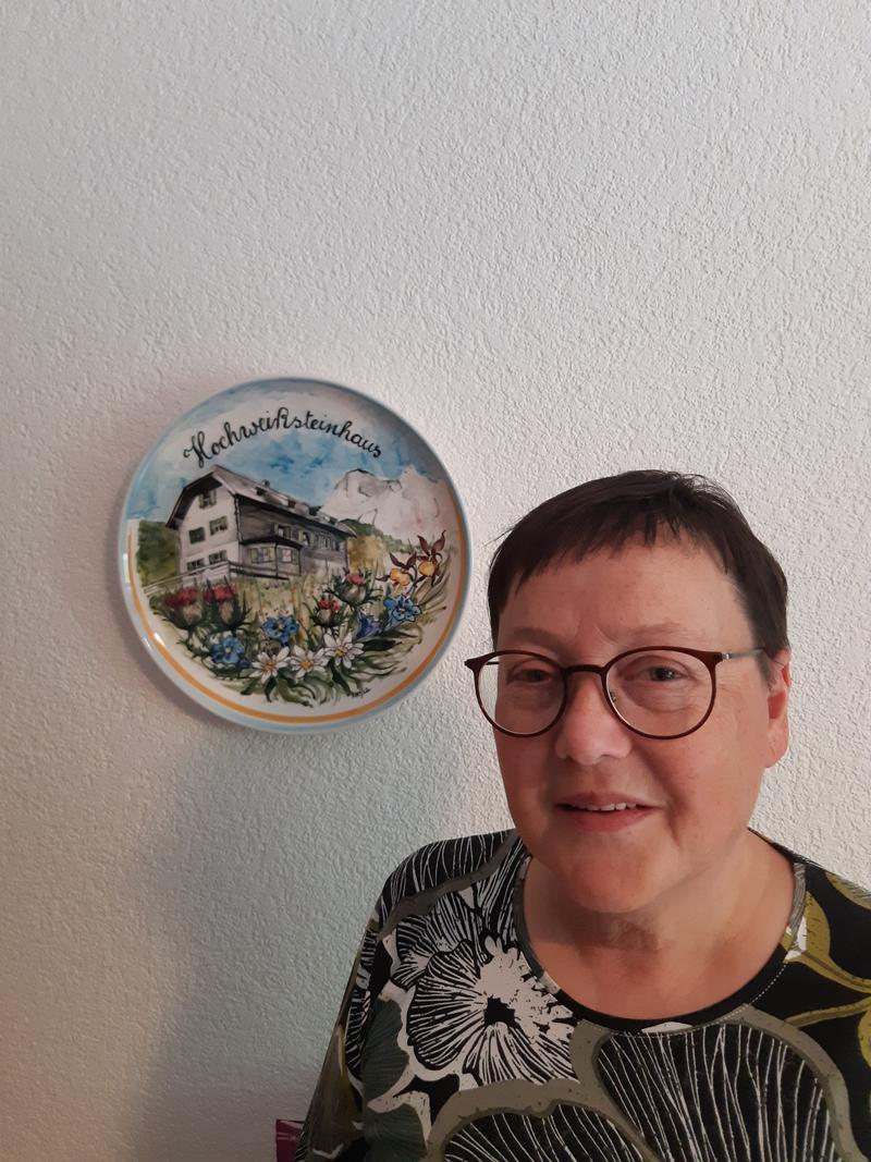 Die bekannte H&uuml;ttenwirtin Ingeborg Guggenberger wurde &bdquo;Jungpensionistin", ihr Sohn Marian ist, damit auch der Familientradition entsprechend, neuer P&auml;chter bzw. Chef am Hochwei&szlig;steinhaus Foto: k.brunner