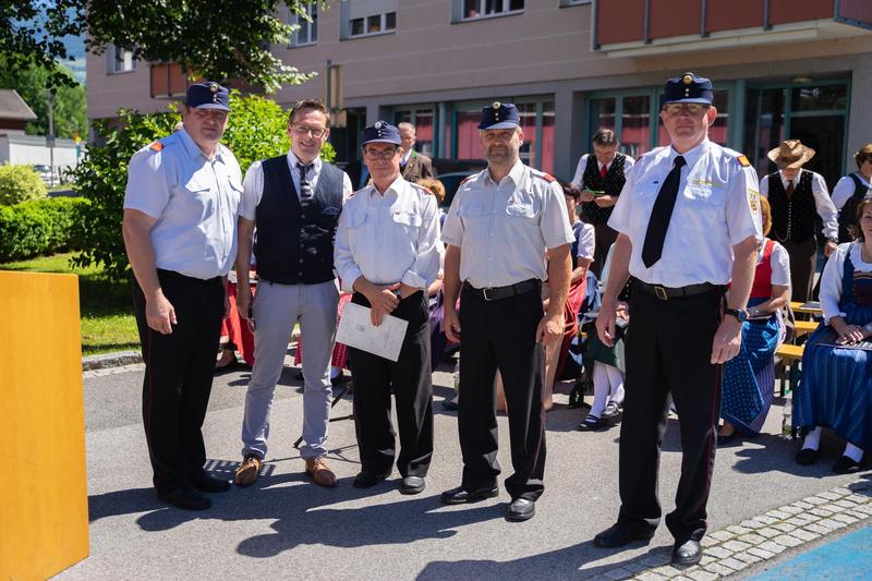 V. l.: Kdt. J&uuml;rgen Hernler, Bgm. Michael Maier, Heinz Ottacher, Kdt-Stv. Michael Ertler, AFK Christian G&ouml;ckler.