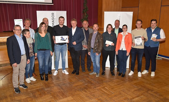 Gruppenfoto mit den Preistr&auml;gern.