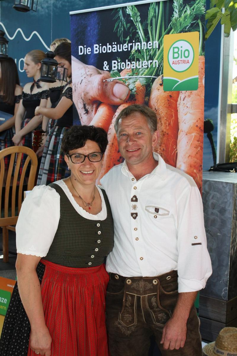 F&uuml;r Gerlinde und Christian Weger f&uuml;hrte die Kombination aus Bio-Milchwirtschaft und Urlaub am Bauernhof zum Erfolg. Foto: Stefan Kopeinig/Bio Austria