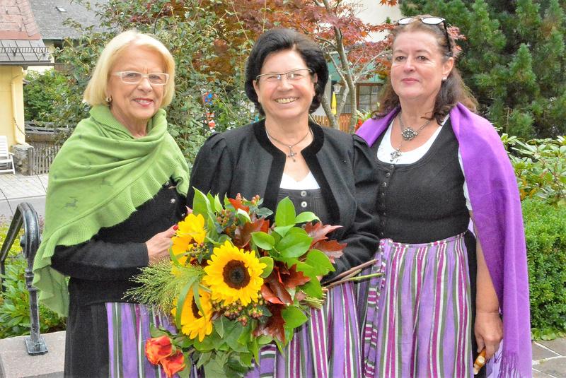 V. l.: Martine Dlaska, Gr&uuml;ndungsmitglied Annemarie Glantschnig und Karin Pflegerl.