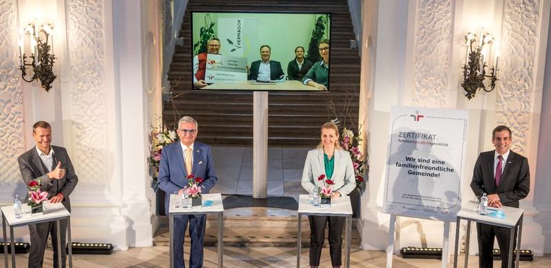 Die Verleihung durch Bundesministerin Christine Aschbacher fand Ende November online statt.