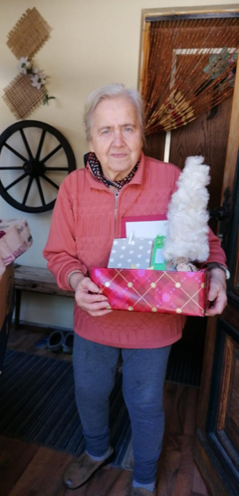 Anna Rausch freute sich &uuml;ber die Geschenke.