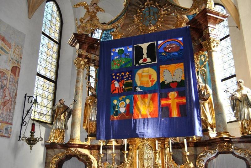 Das Kinderfastentuch in Malta wurde ebenfalls 2015 von den Sch&uuml;lern der VS Malta mit Religionslehrerin Christiane Graf-Karner gefertigt. Foto: Monika Suntinger